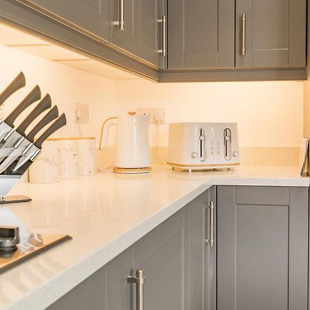 Beautifully Done 5 Bed Barn Conversion In Heswall - Sleeps Up To 10 Экстерьер фото