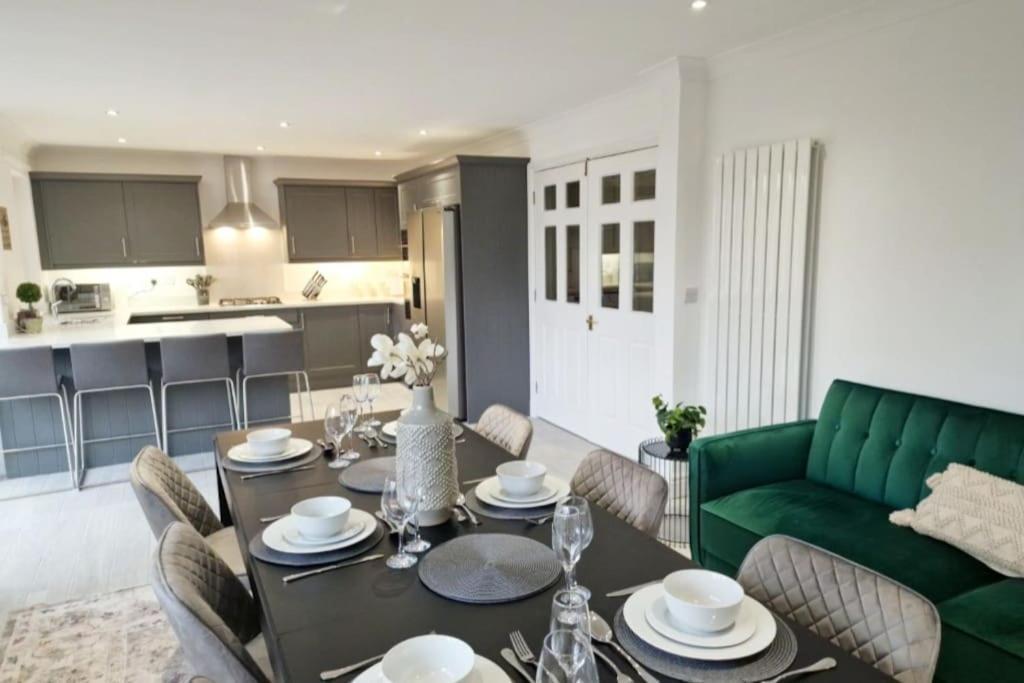 Beautifully Done 5 Bed Barn Conversion In Heswall - Sleeps Up To 10 Экстерьер фото