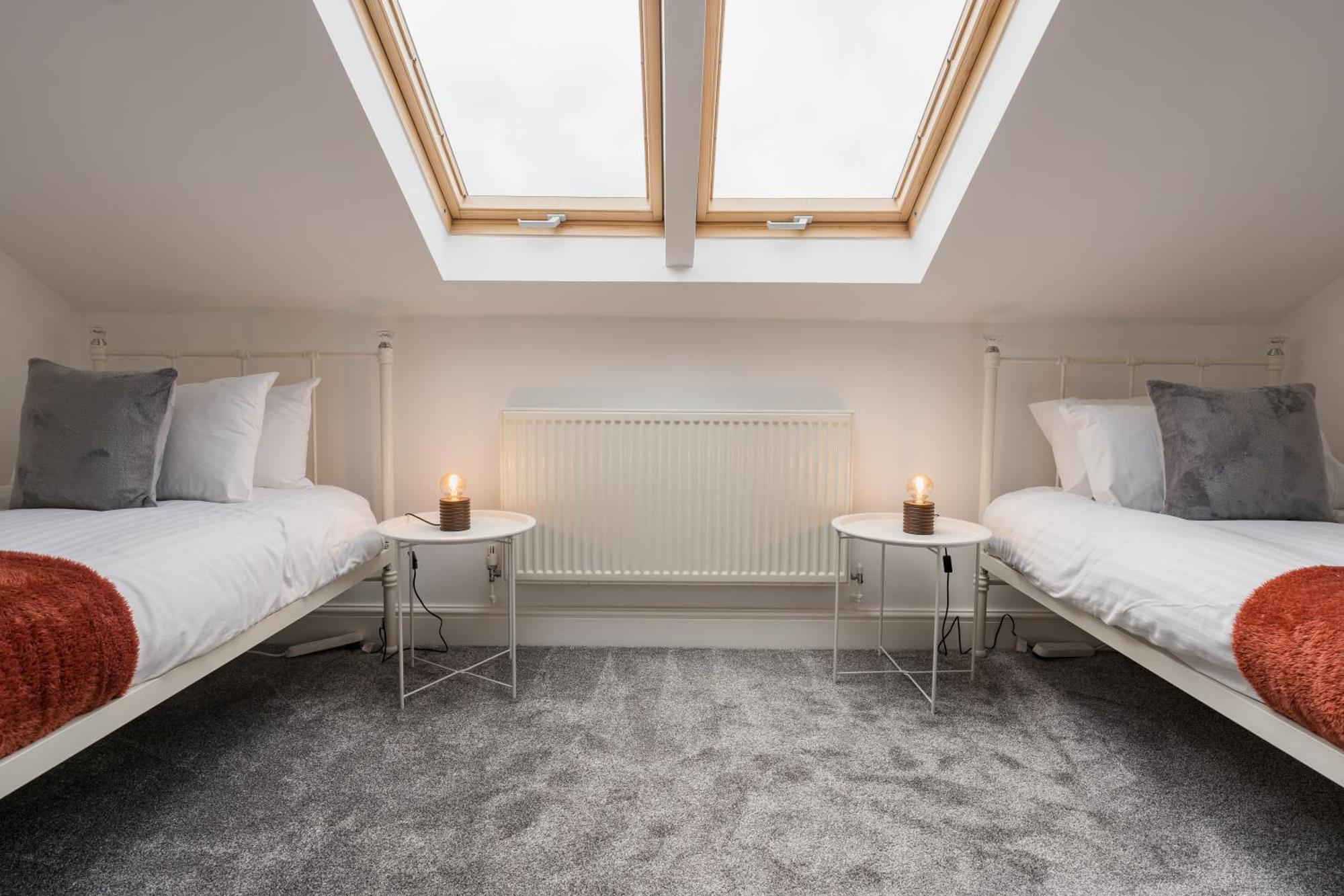 Beautifully Done 5 Bed Barn Conversion In Heswall - Sleeps Up To 10 Экстерьер фото