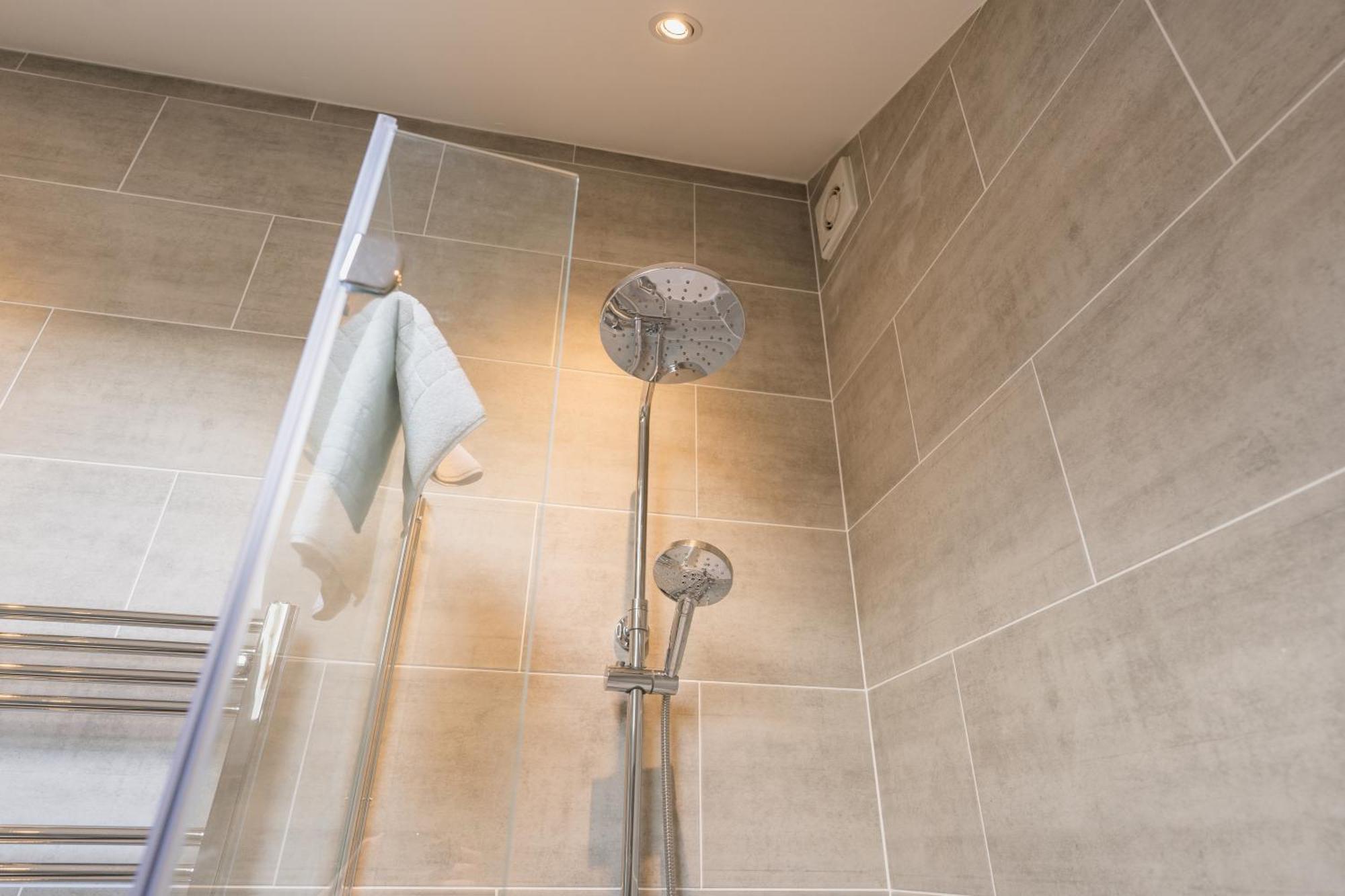 Beautifully Done 5 Bed Barn Conversion In Heswall - Sleeps Up To 10 Экстерьер фото