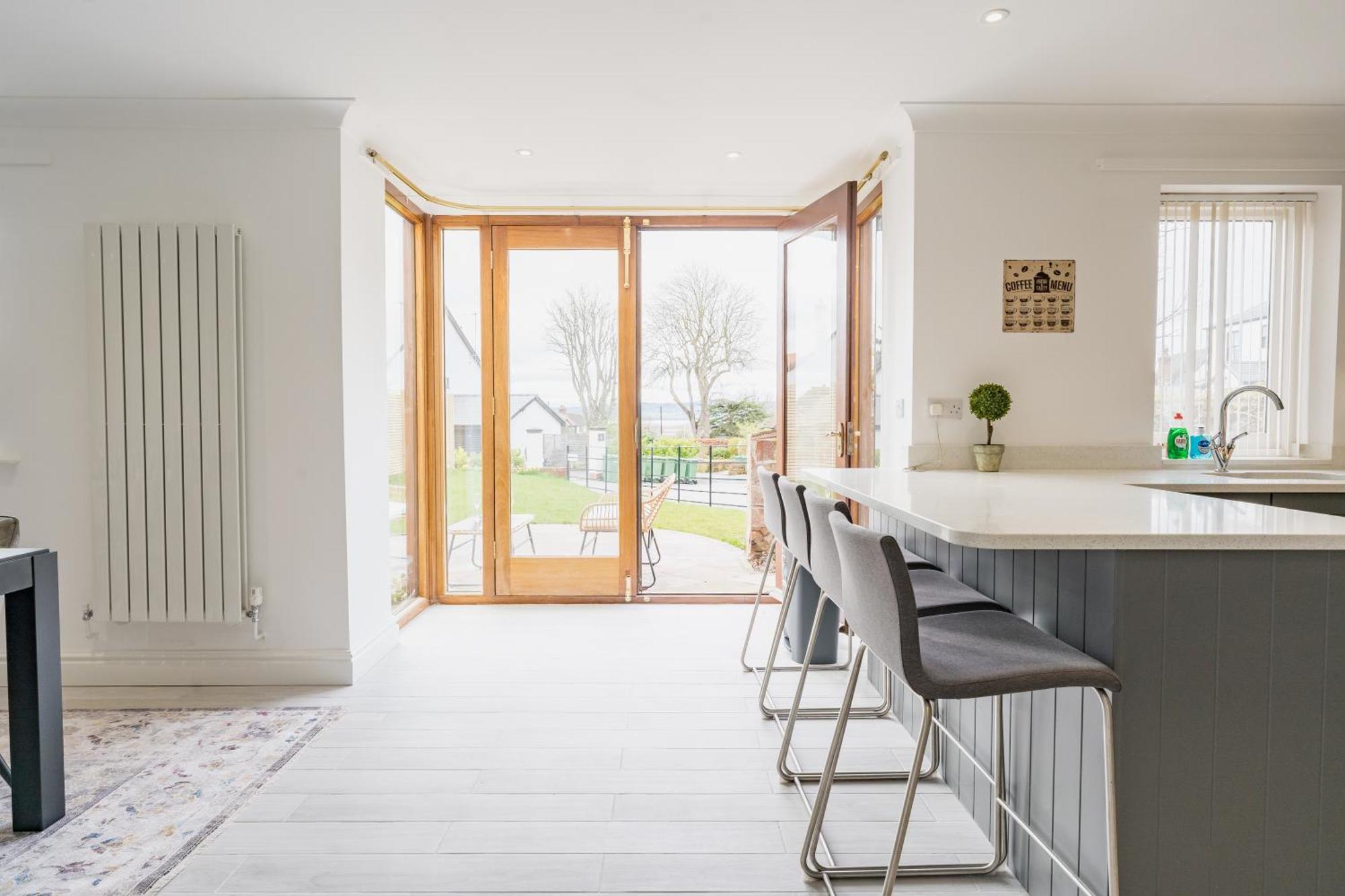 Beautifully Done 5 Bed Barn Conversion In Heswall - Sleeps Up To 10 Экстерьер фото
