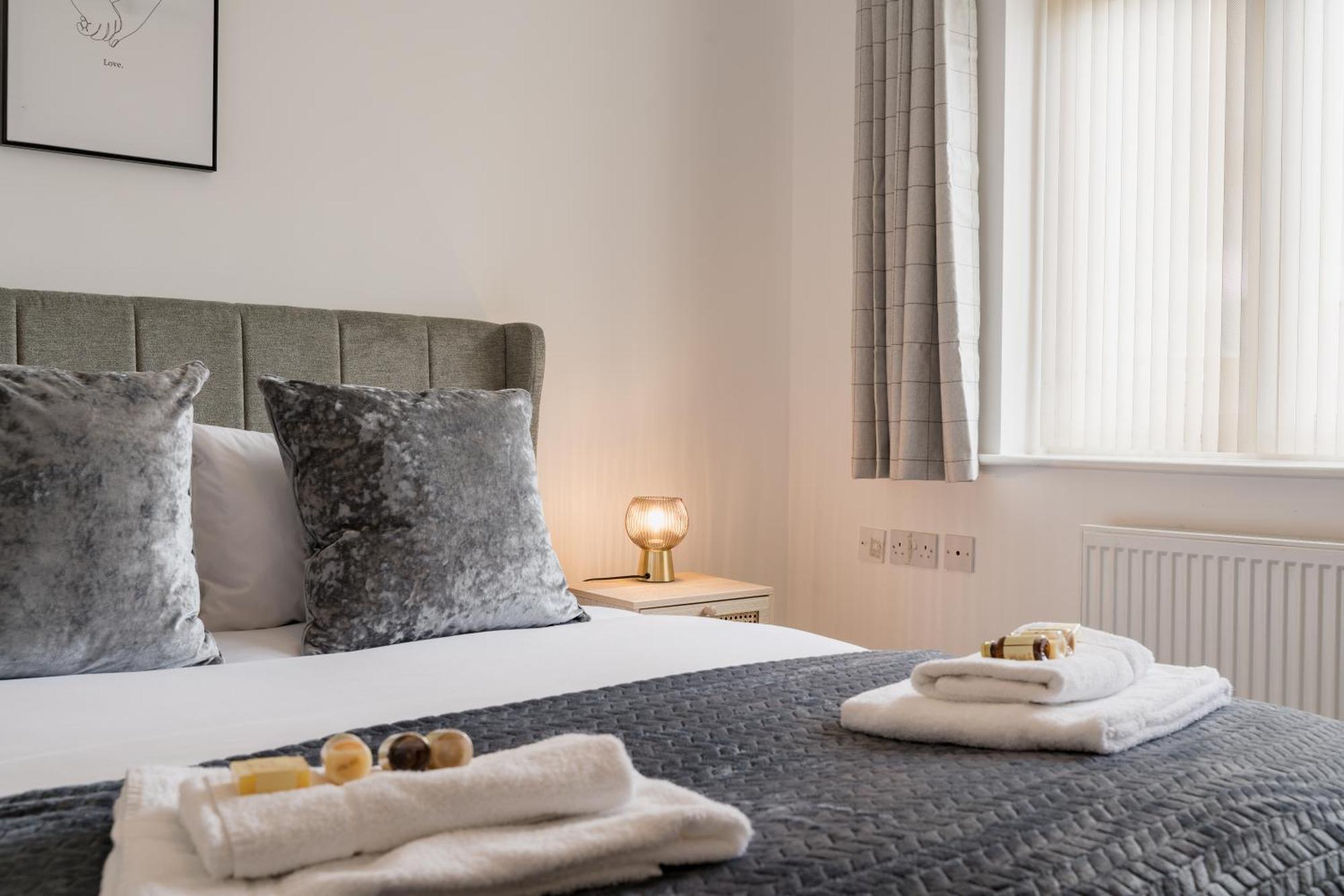 Beautifully Done 5 Bed Barn Conversion In Heswall - Sleeps Up To 10 Экстерьер фото