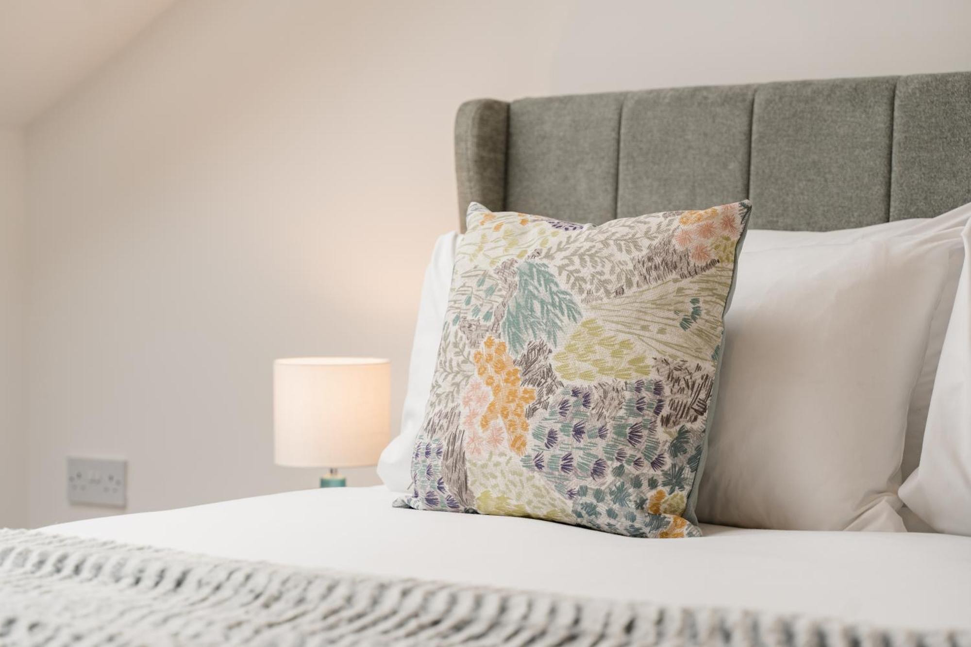 Beautifully Done 5 Bed Barn Conversion In Heswall - Sleeps Up To 10 Экстерьер фото