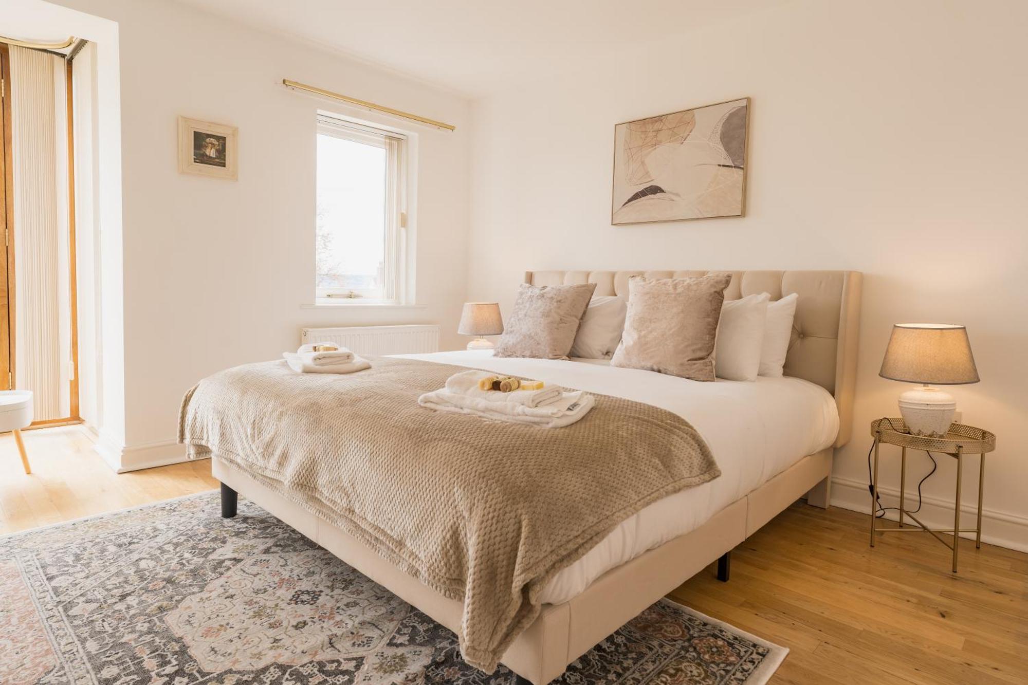 Beautifully Done 5 Bed Barn Conversion In Heswall - Sleeps Up To 10 Экстерьер фото